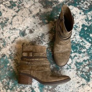 🌿 2/10 Limelight Leather Ankle Boots